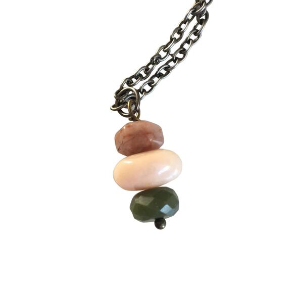 Stacked jade and rose quartz gemstone necklace - Picture 2 of 2